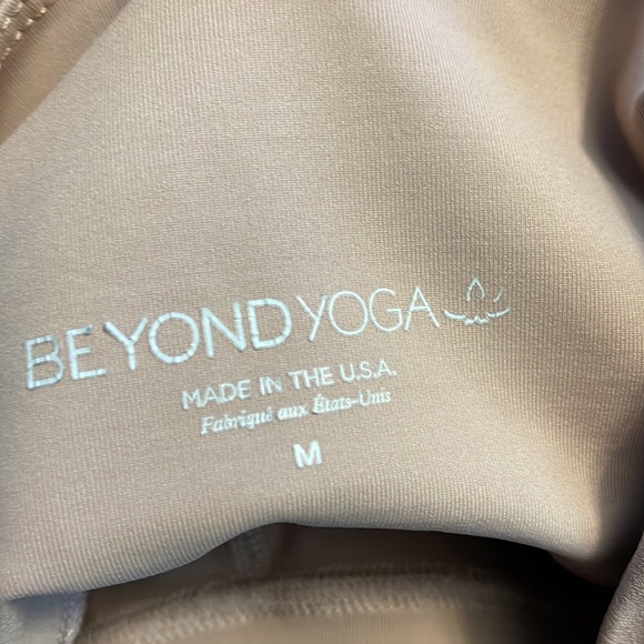 Rose gold beyond yoga leggings - Picture 2 of 3